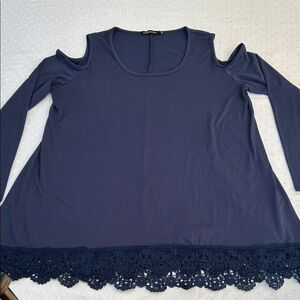 Chic Navy Cold Shoulder Top with Lace Trim